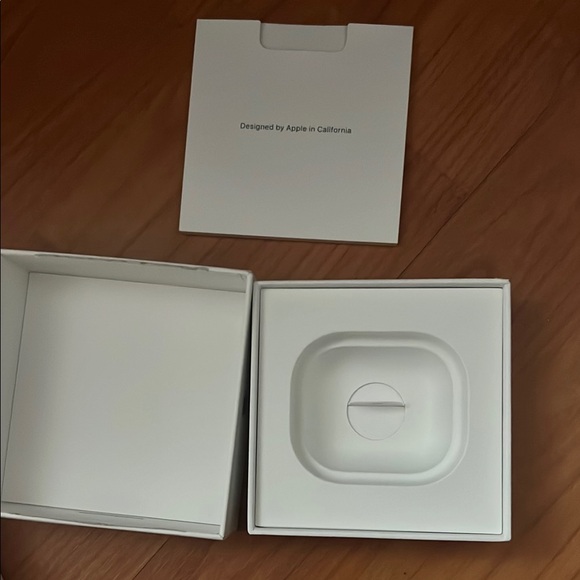 Empty box of apple AirPods - Picture 2 of 4